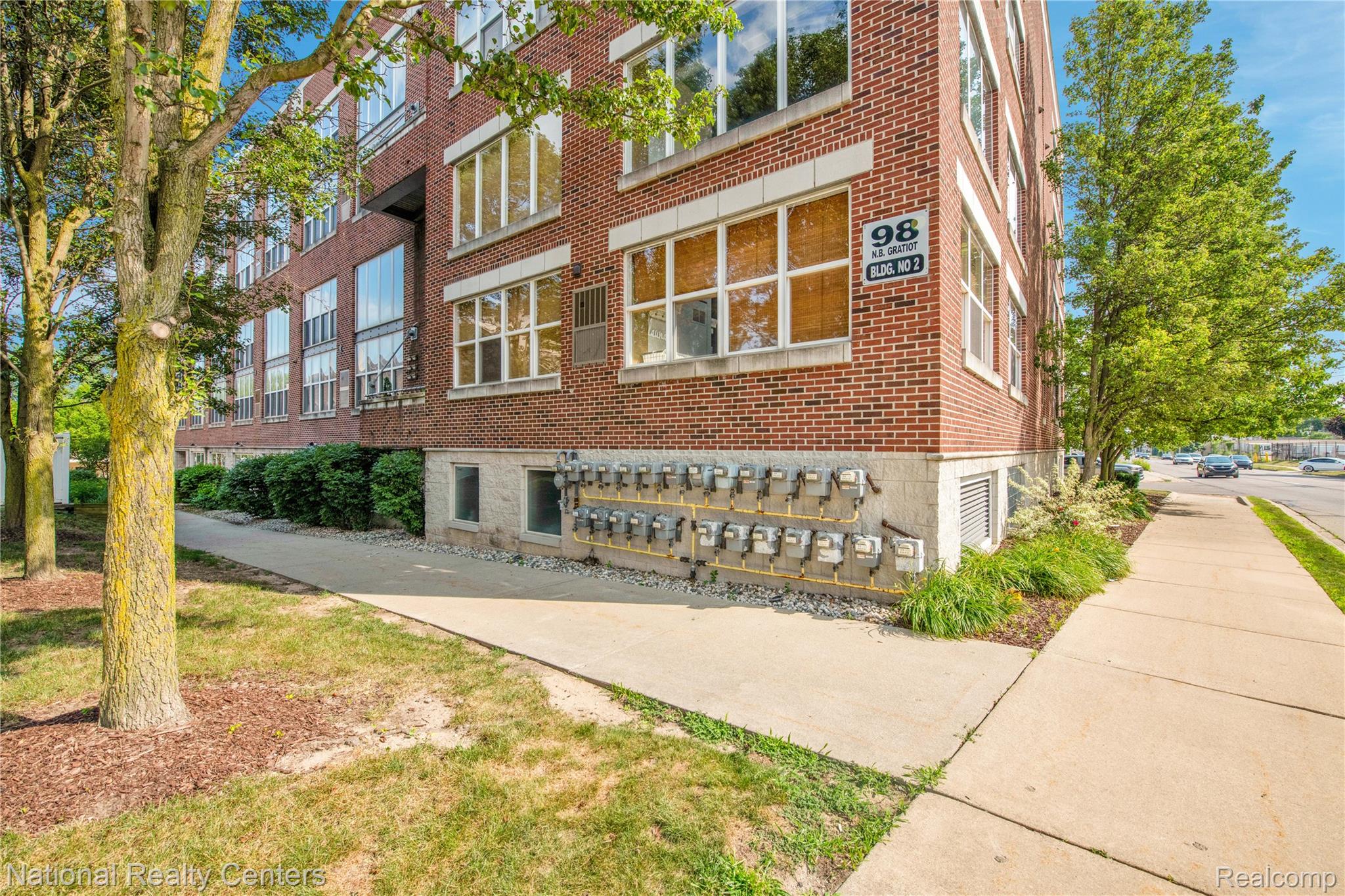98 N Gratiot Avenue