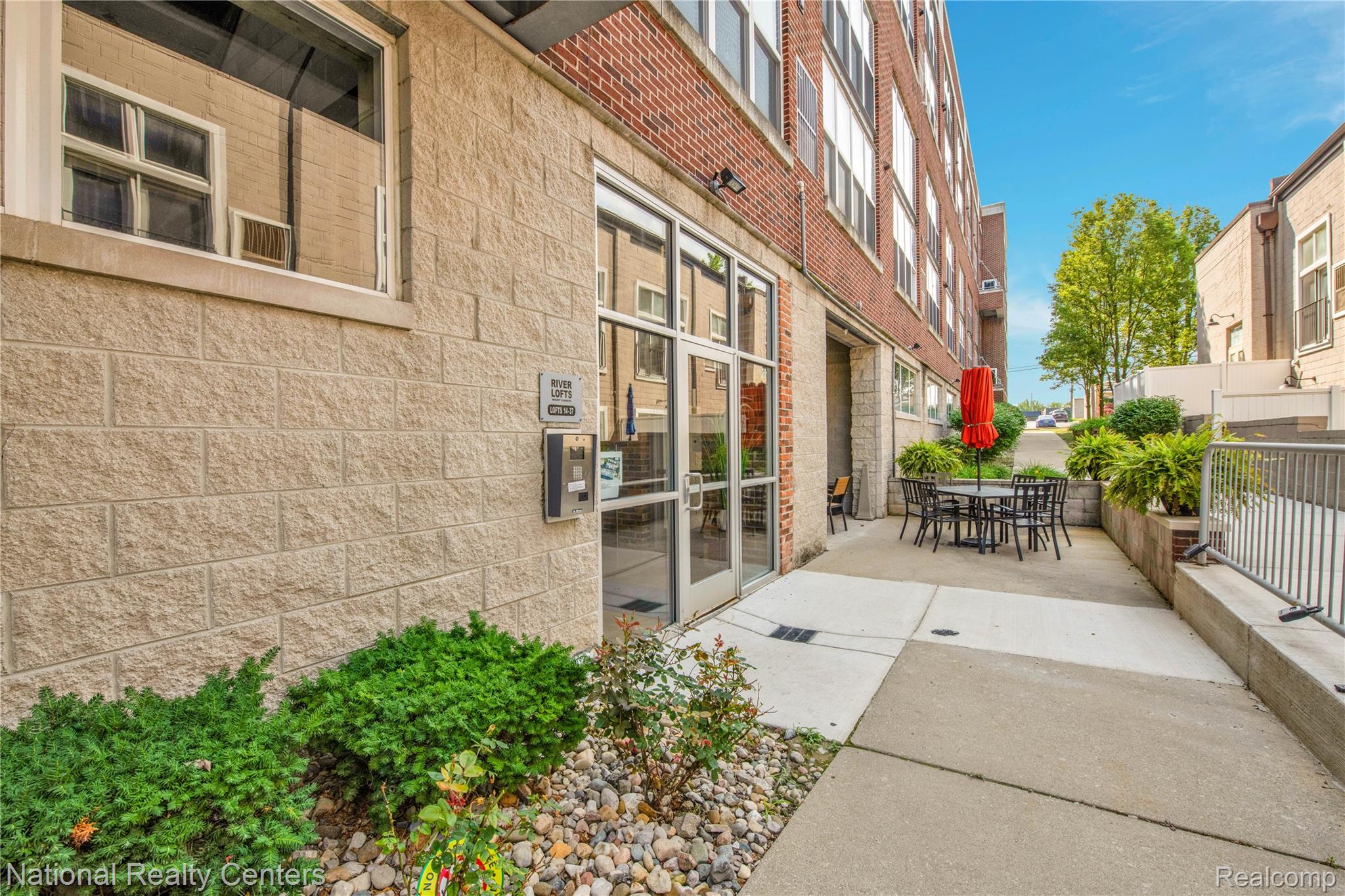 98 N Gratiot Avenue