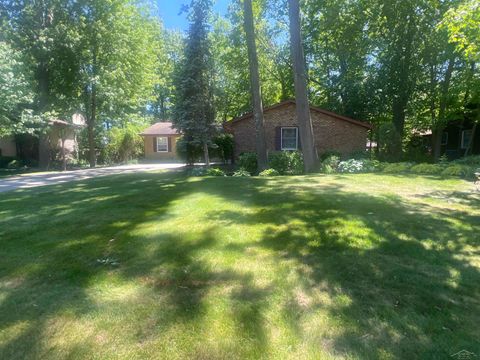 Photo of 4197 Scarlet Oak Drive, Saginaw Charter Township, MI 48603 (MLS # 61050209533)