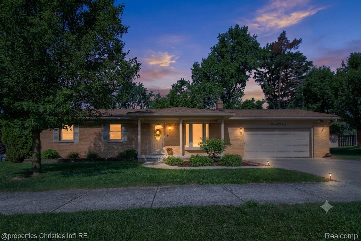 565 Center Ridge