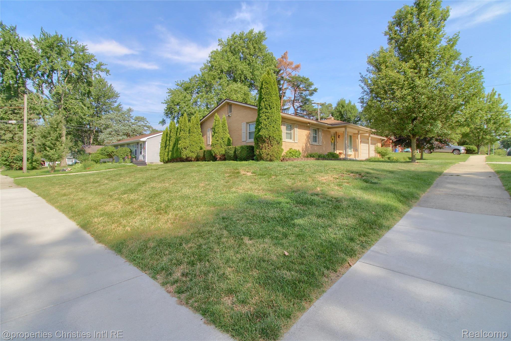 565 Center Ridge