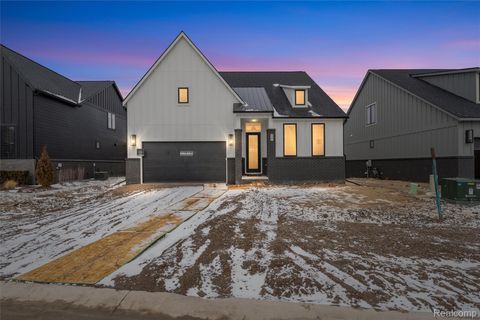 39 South Trail Court Troy City MI 48083