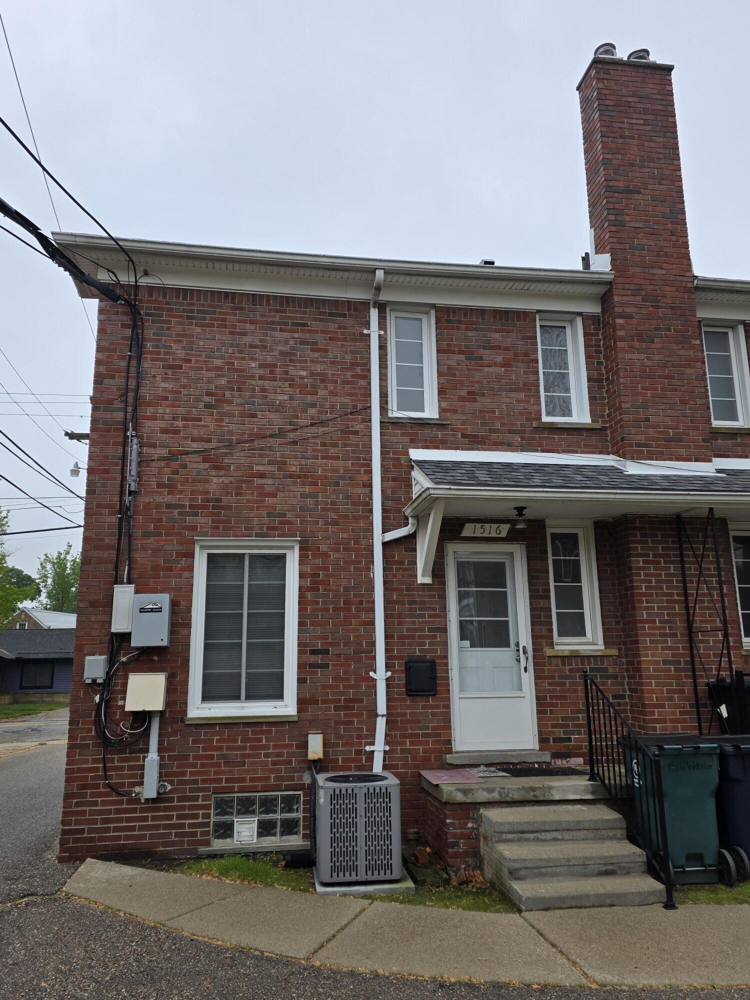 1516 W Webster Road