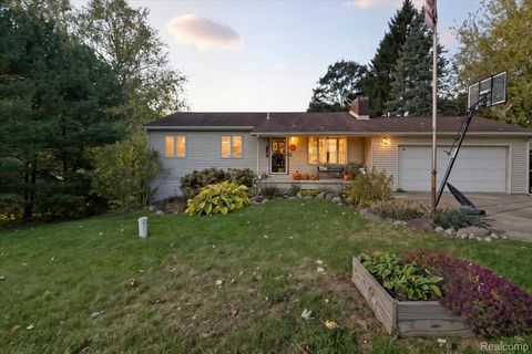1747 Lombardy Highland Charter Township MI 48356