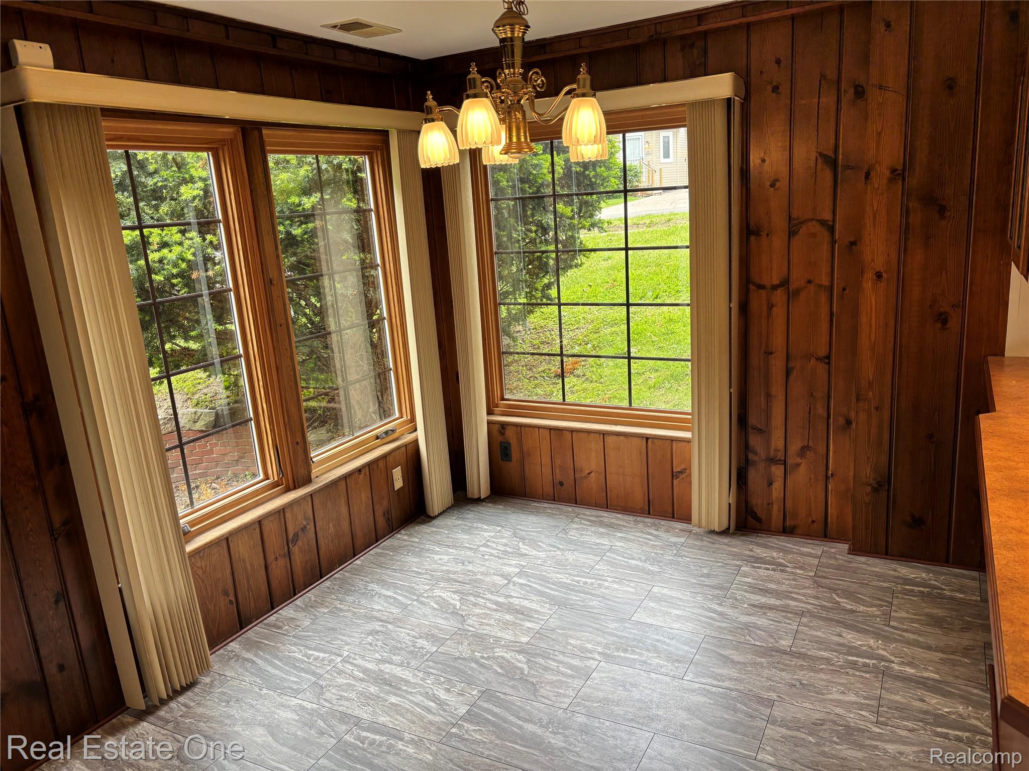109 W Kennett Road