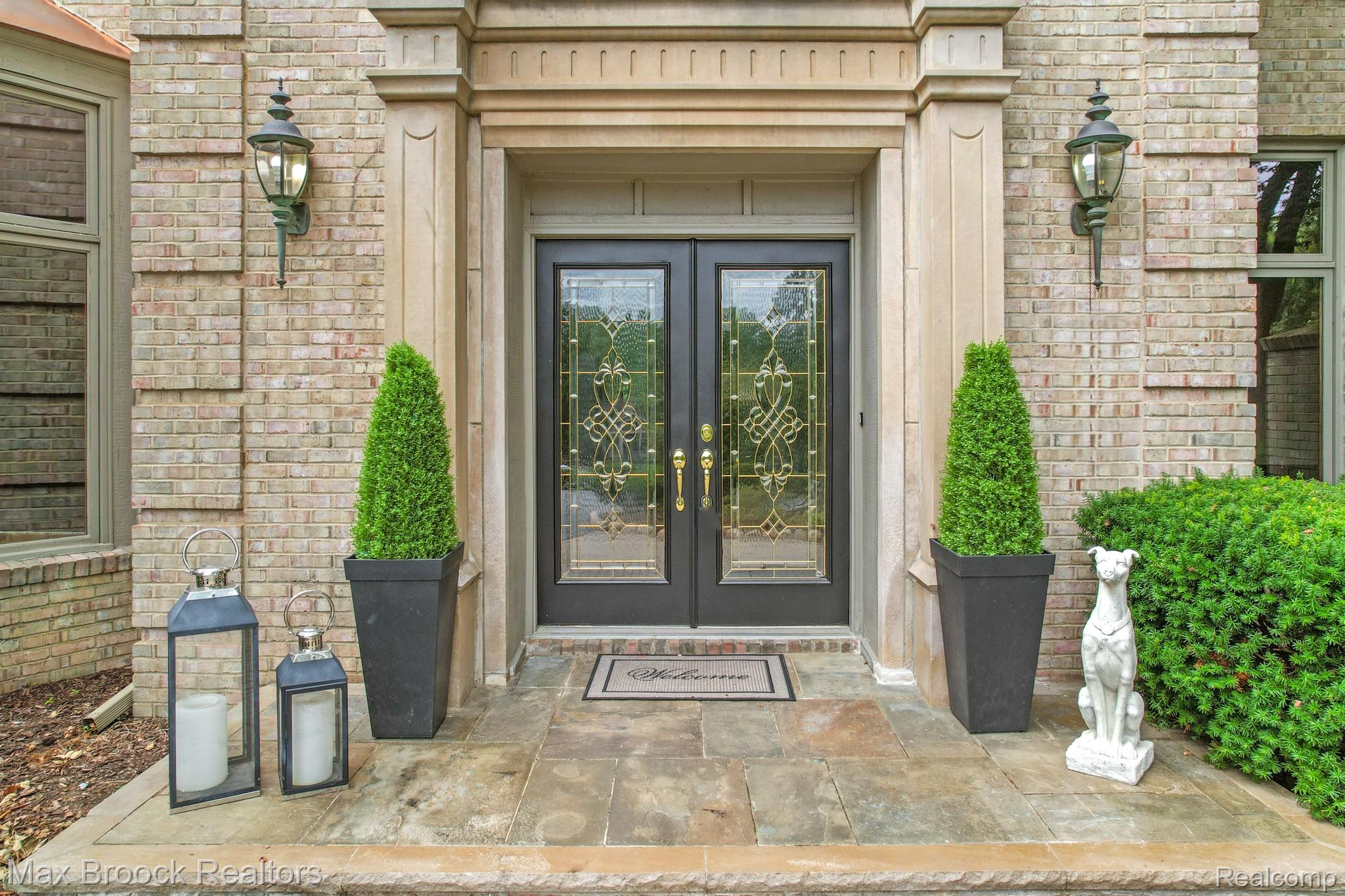 60 Kingsley Manor Drive