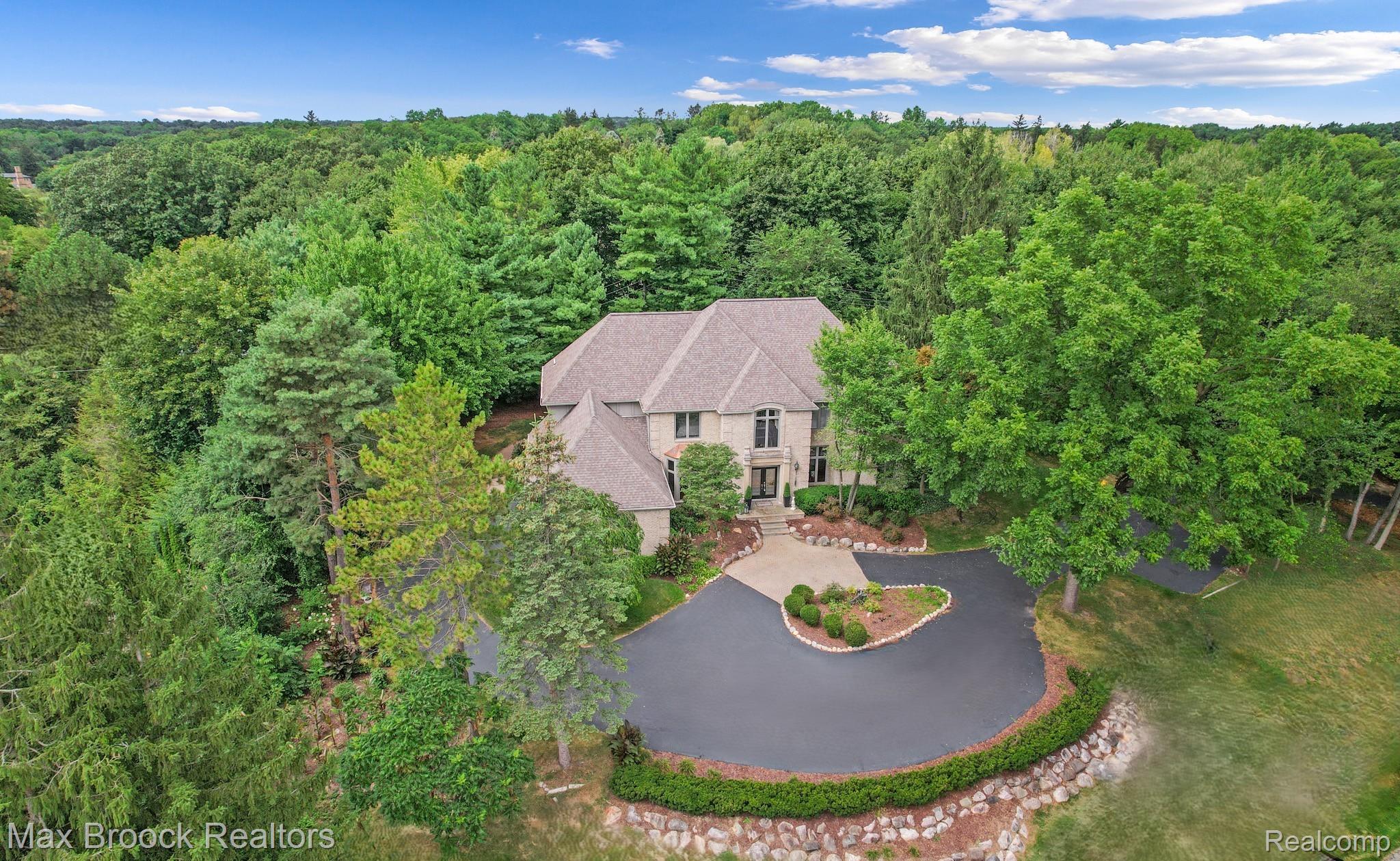 60 Kingsley Manor Drive