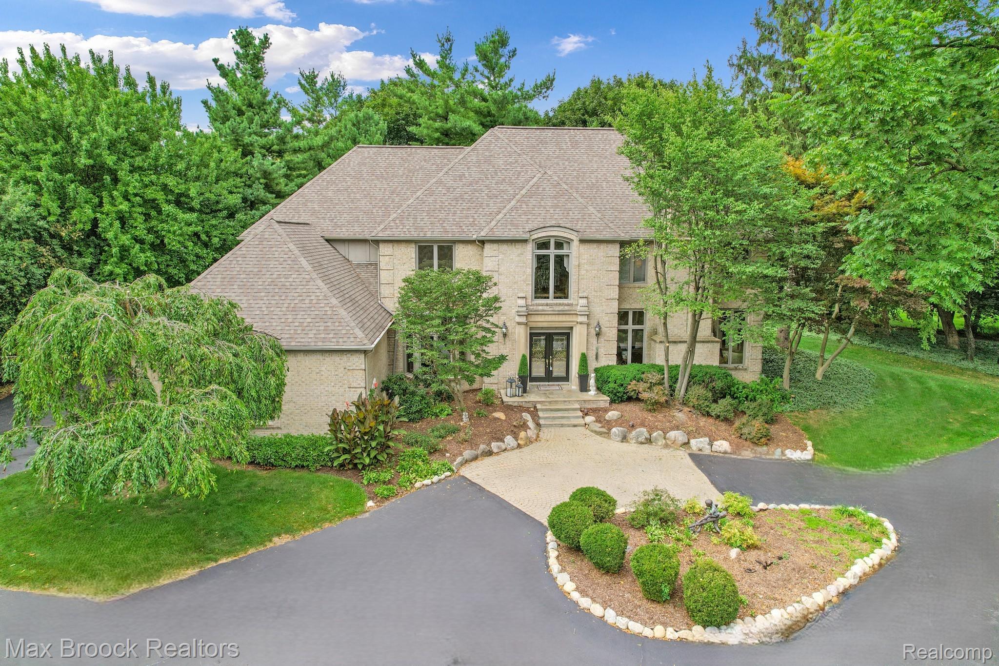 60 Kingsley Manor Drive