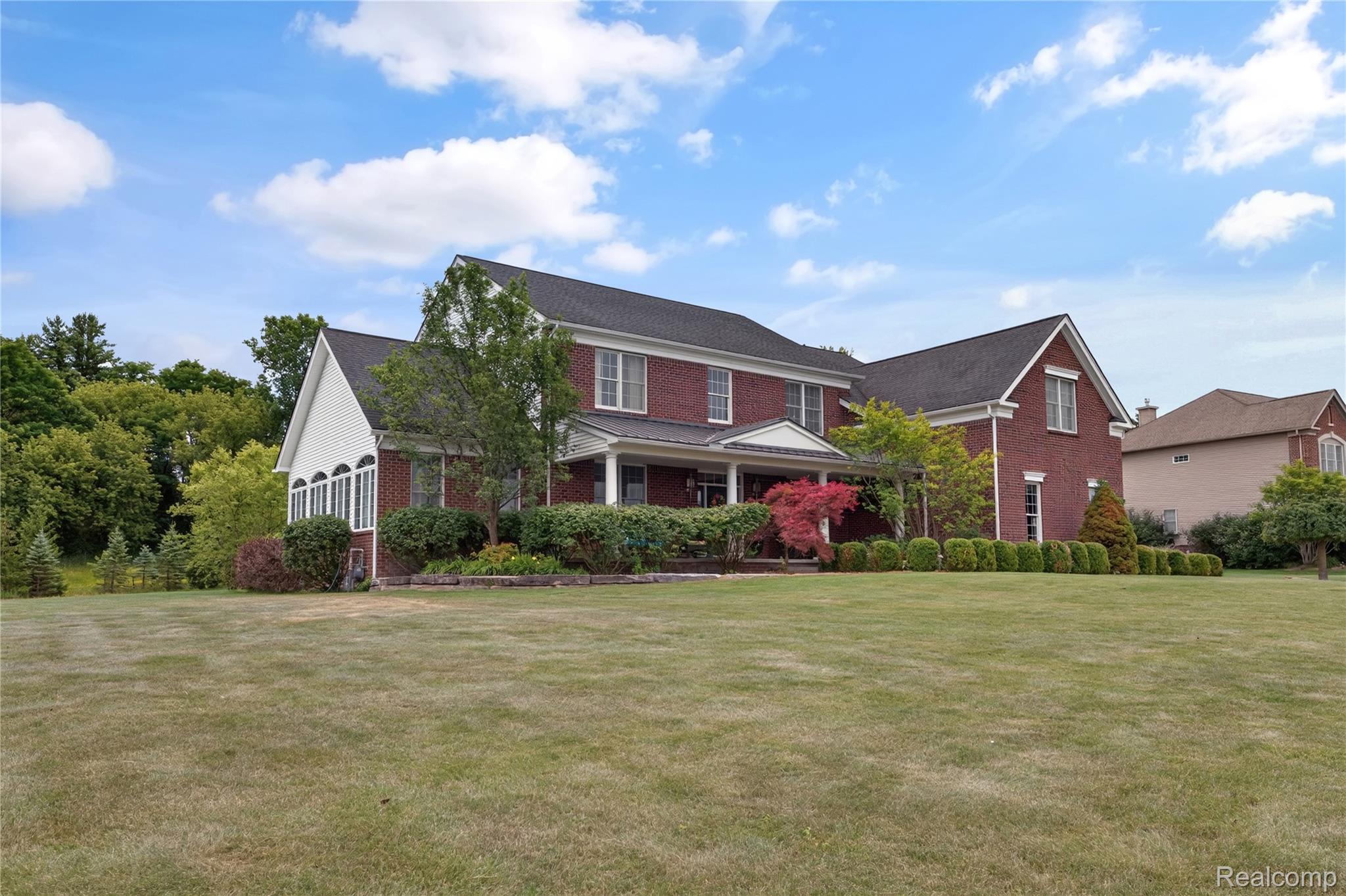 2433 Woodridge Court