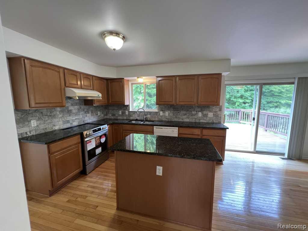 5931 Cedar Ridge Drive