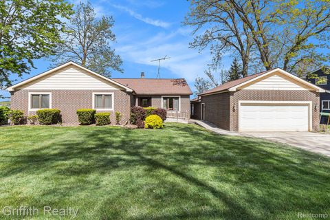 8570 RIVERSIDE Drive Green Oak Township MI 48116