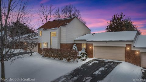 5324 Fairway Court West Bloomfield Charter Township MI 48323