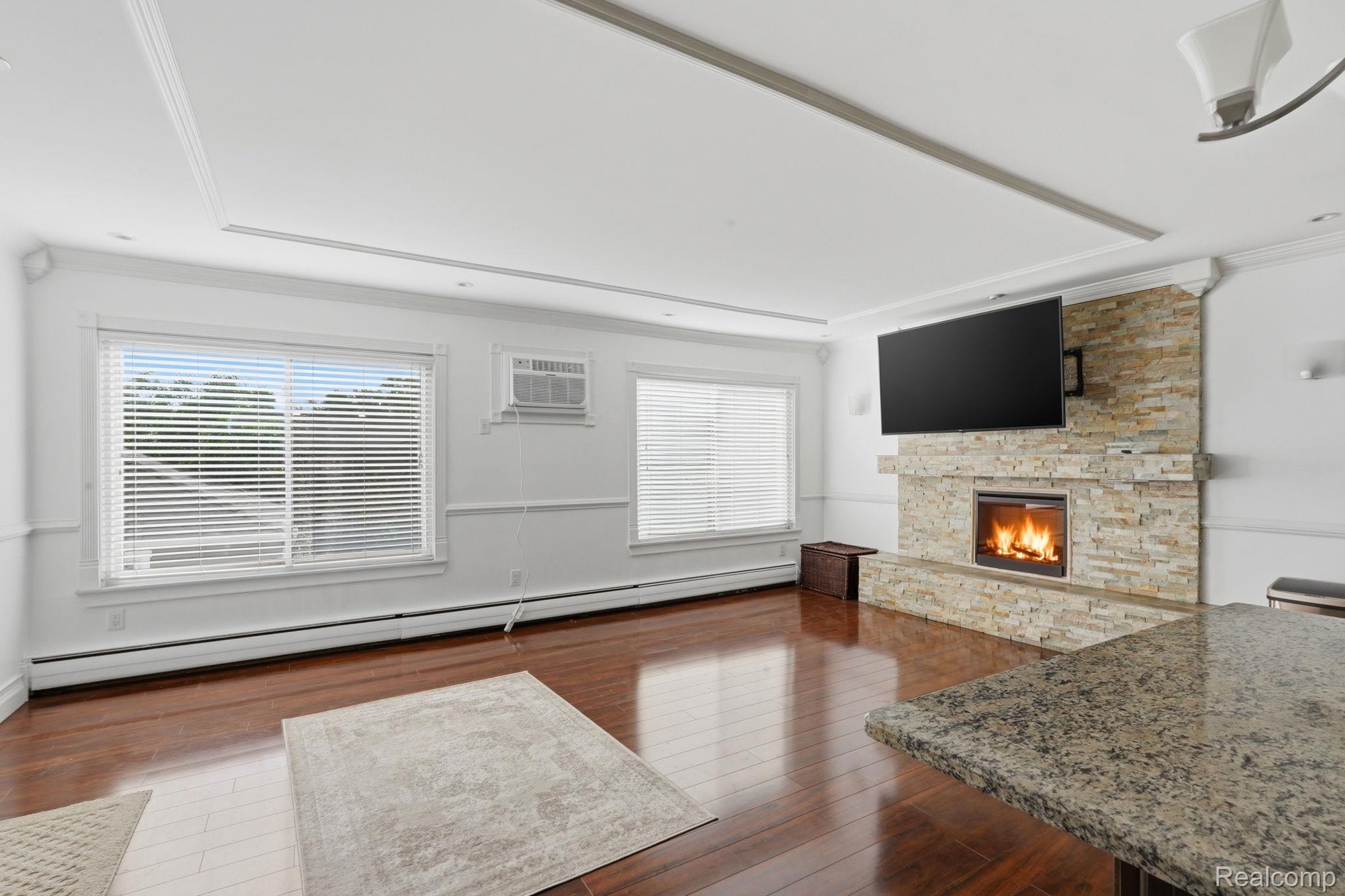 701 W Maple Road