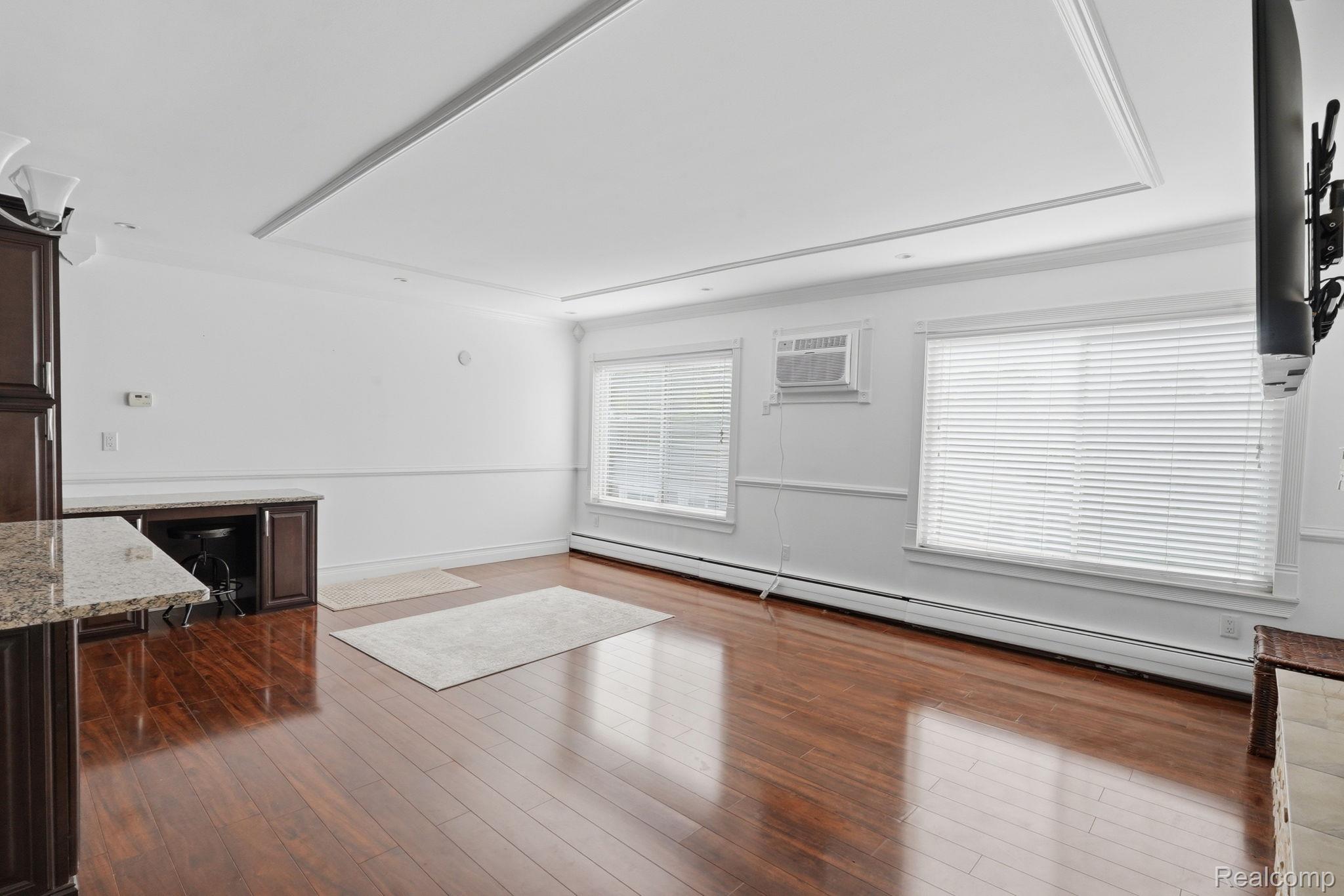 701 W Maple Road