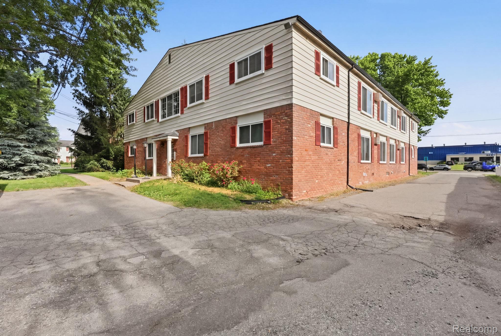 701 W Maple Road