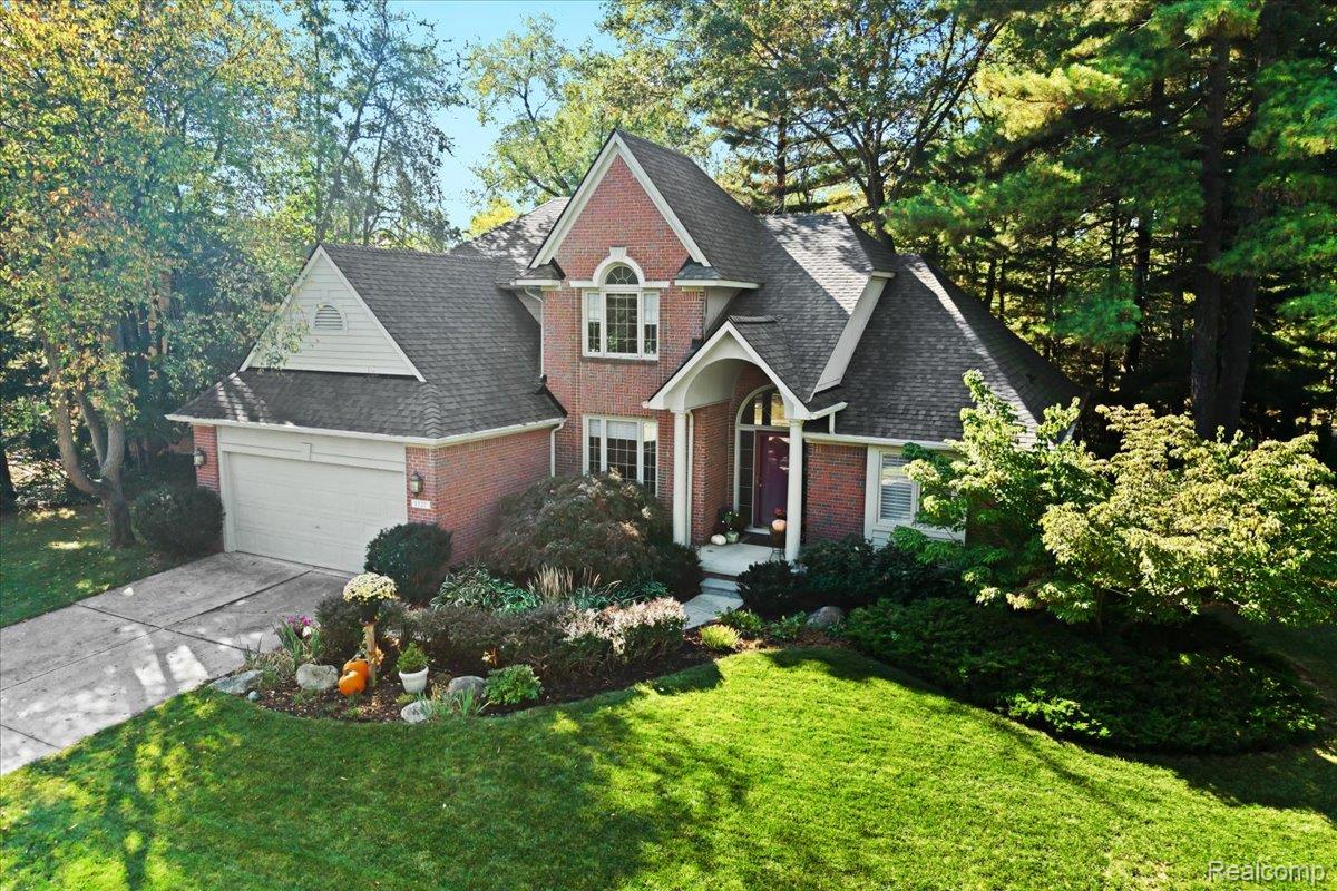 1227 Briarwood Court