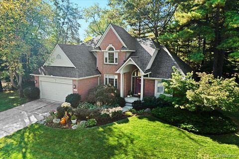 1227 Briarwood Court Wixom City MI 48393