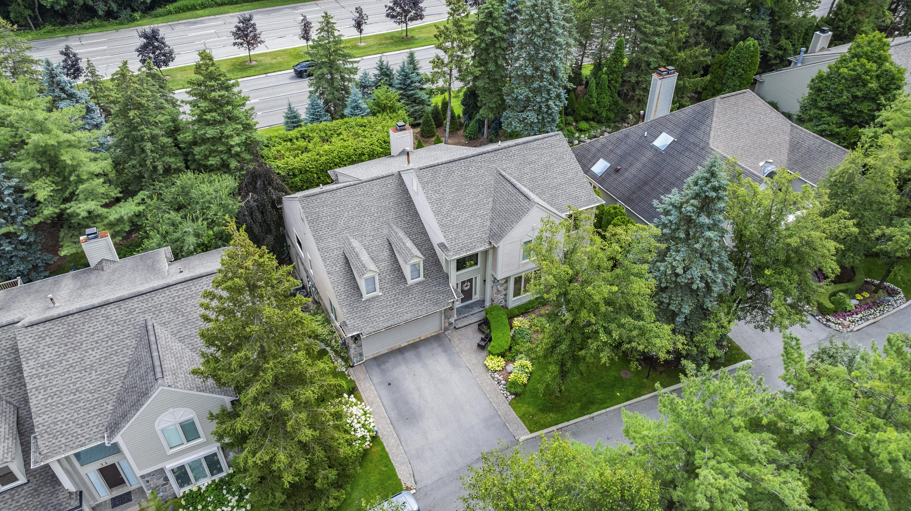 33 Boulder Lane