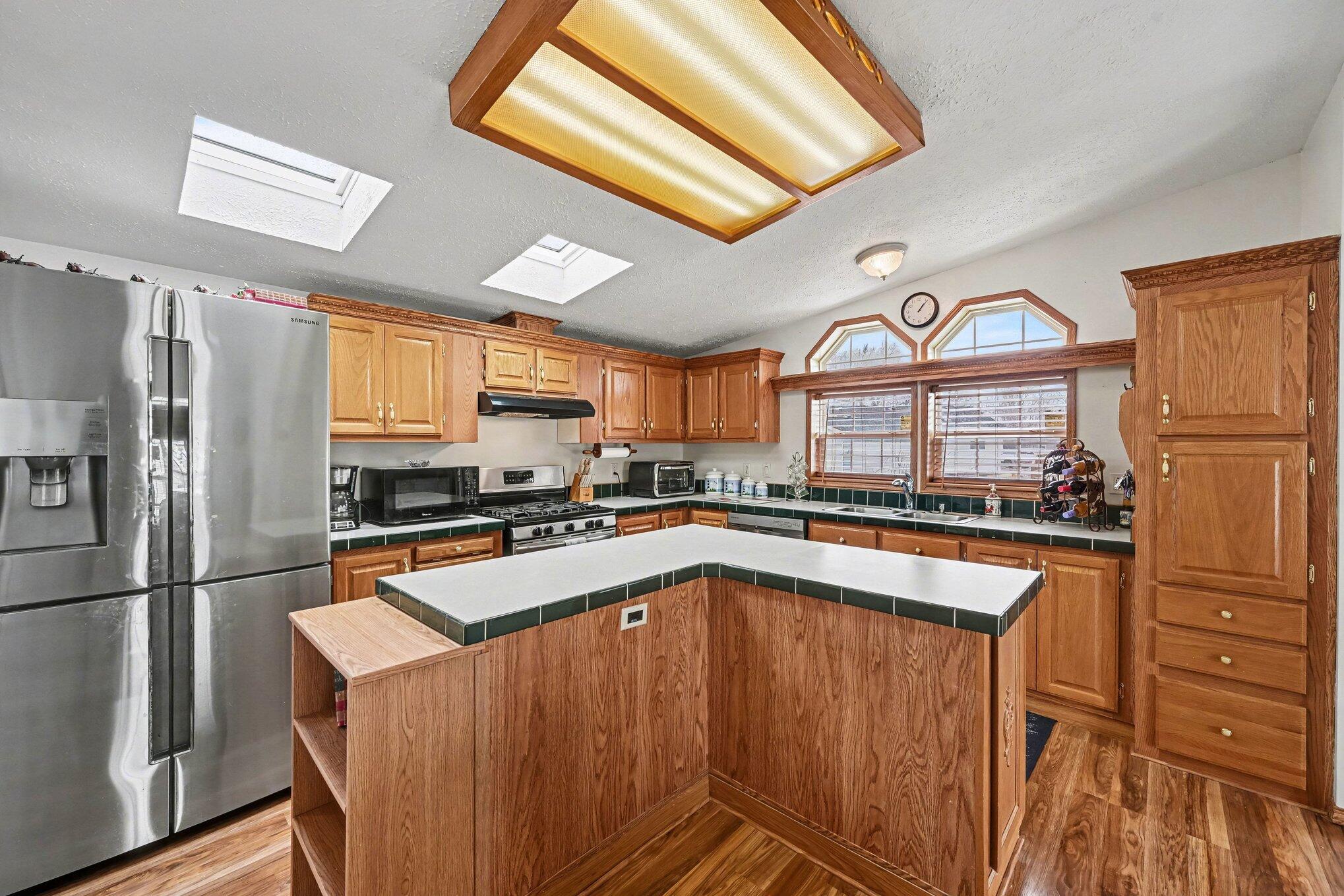 5552 Goldenrod Street