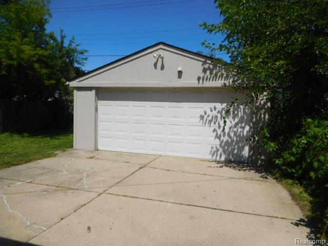 1692 11 Mile Road