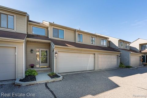 653 Glasgow Court Rochester Hills City MI 48307