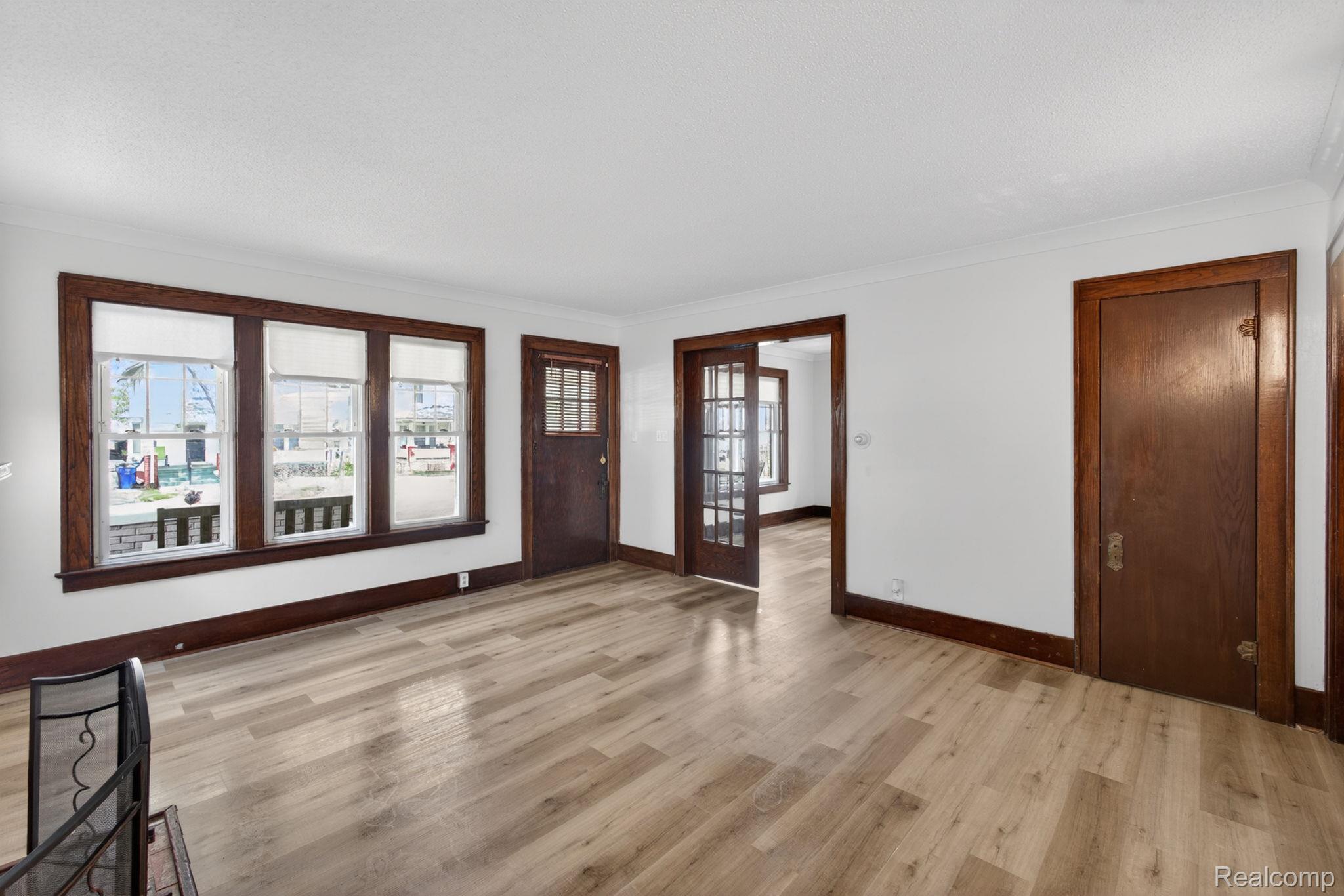 810 E 8th Street