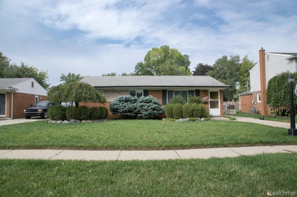 8465 TINKLER RD, STERLING HEIGHTS, MI 48312 - Image d4005d58980dfe8f14ace726fd839dfd/3272116705