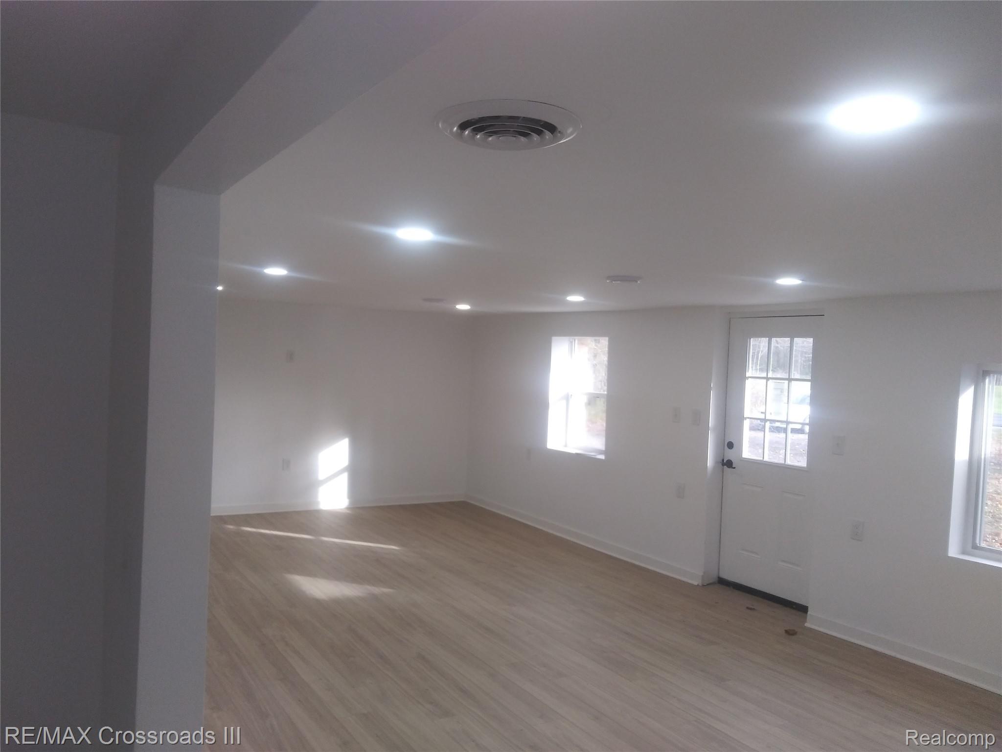 5424 Oakville Waltz Road