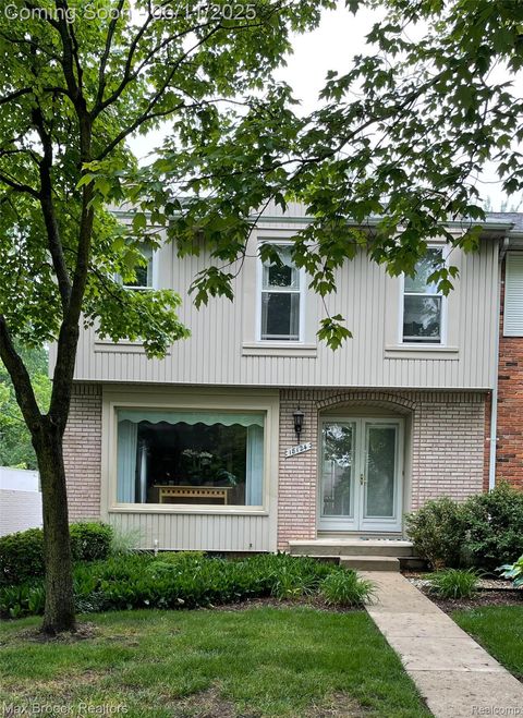 18124 Kinross Avenue Beverly Hills Village MI 48025