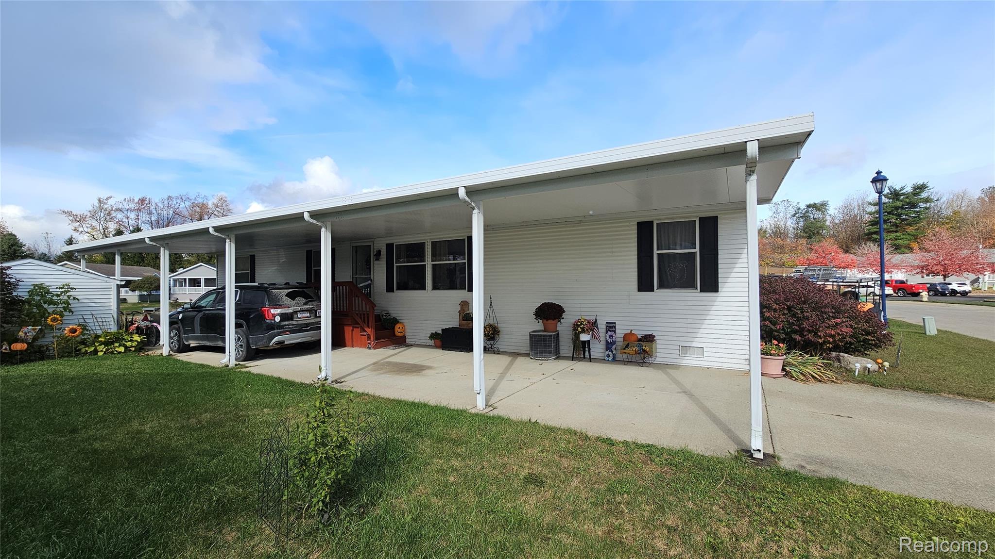 115 Pine Lakes Drive W