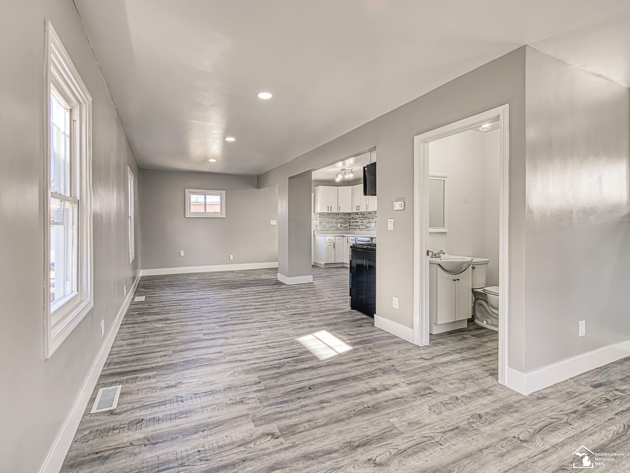 465 Riverview Avenue