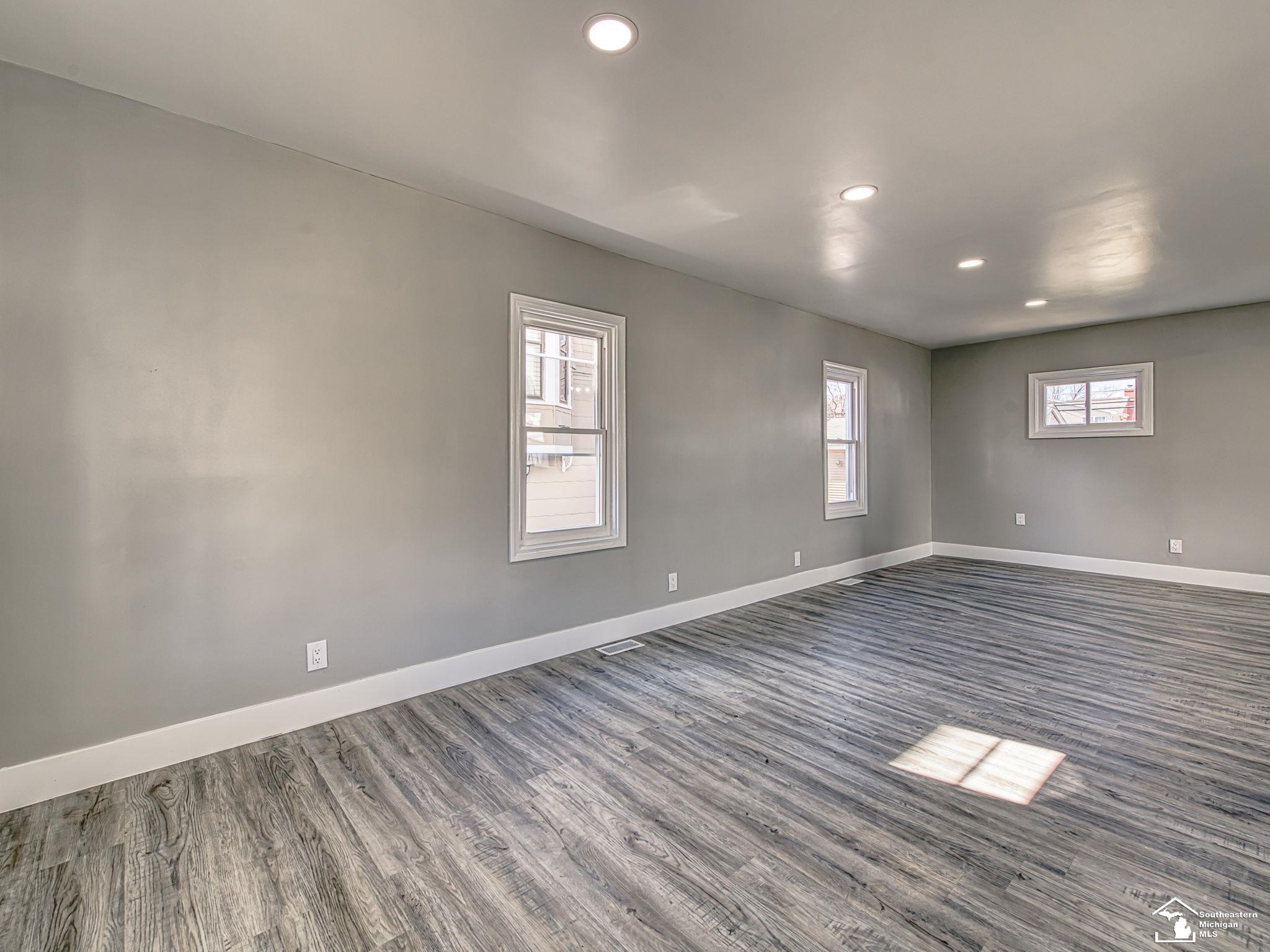 465 Riverview Avenue