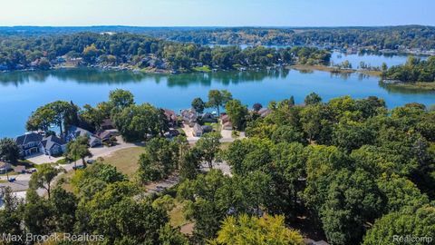 Tiny photo for 4120 Lotus Drive, Waterford Charter Township, MI 48329 (MLS # 20261010231)