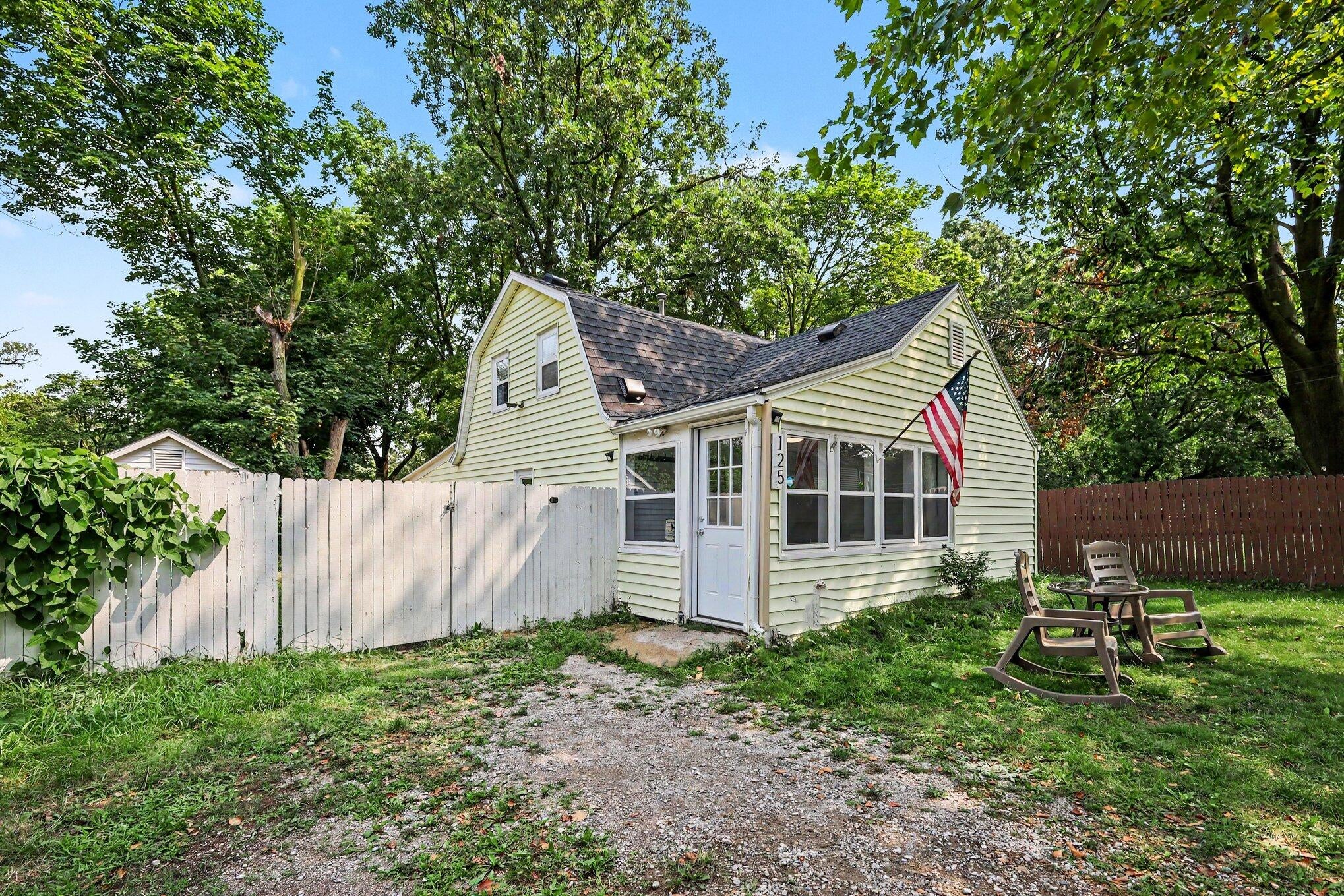 125 Maplelawn Street SE