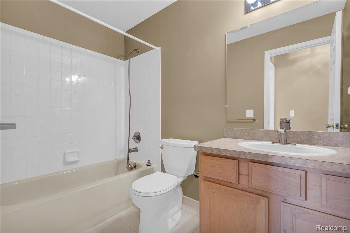 New Baltimore City, Michigan 48051, United States, 2 Bedrooms Bedrooms, ,2 BathroomsBathrooms,Residential,Active,237414