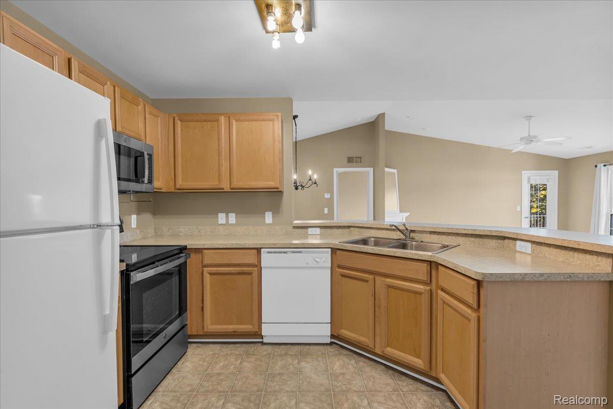 New Baltimore City, Michigan 48051, United States, 2 Bedrooms Bedrooms, ,2 BathroomsBathrooms,Residential,Active,237414