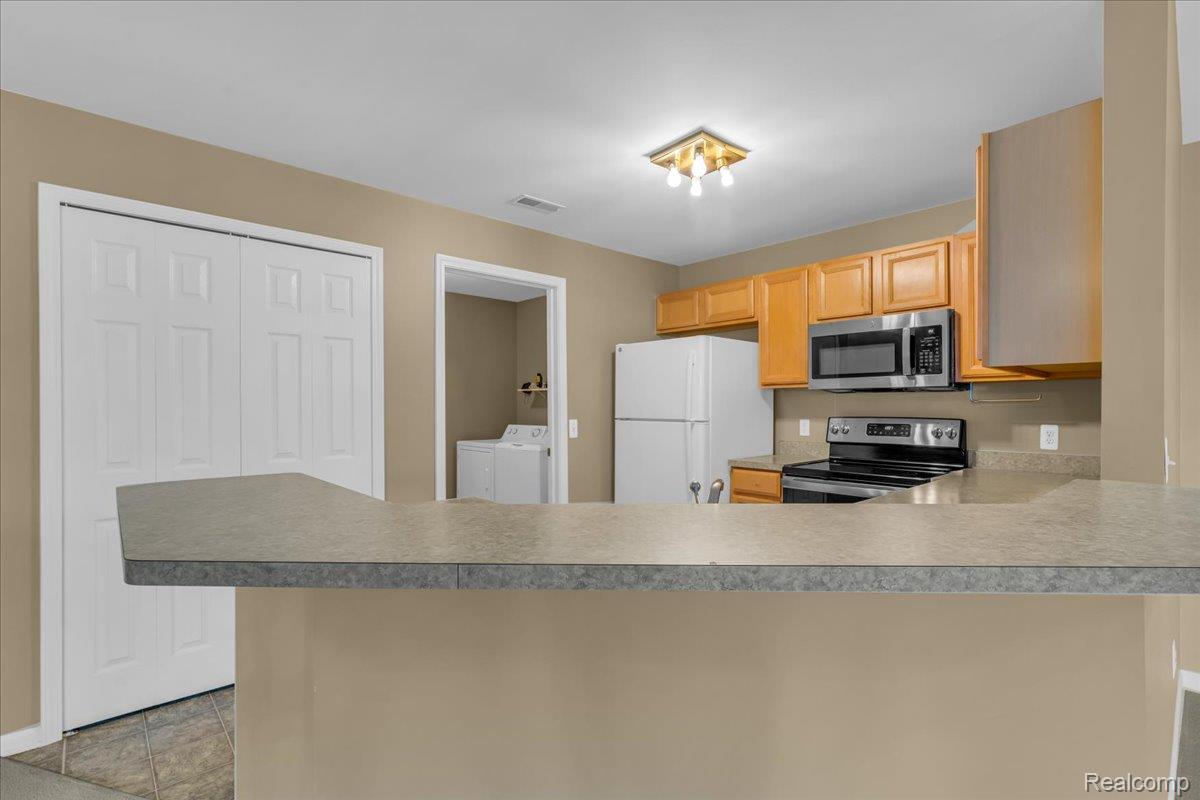 New Baltimore City, Michigan 48051, United States, 2 Bedrooms Bedrooms, ,2 BathroomsBathrooms,Residential,Active,237414