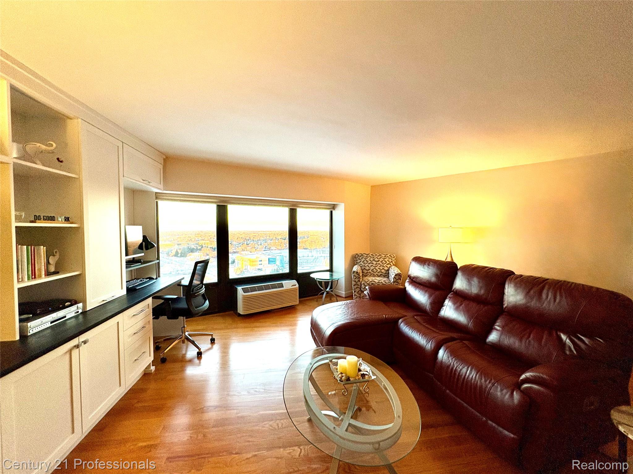 5000 Town Center 2305