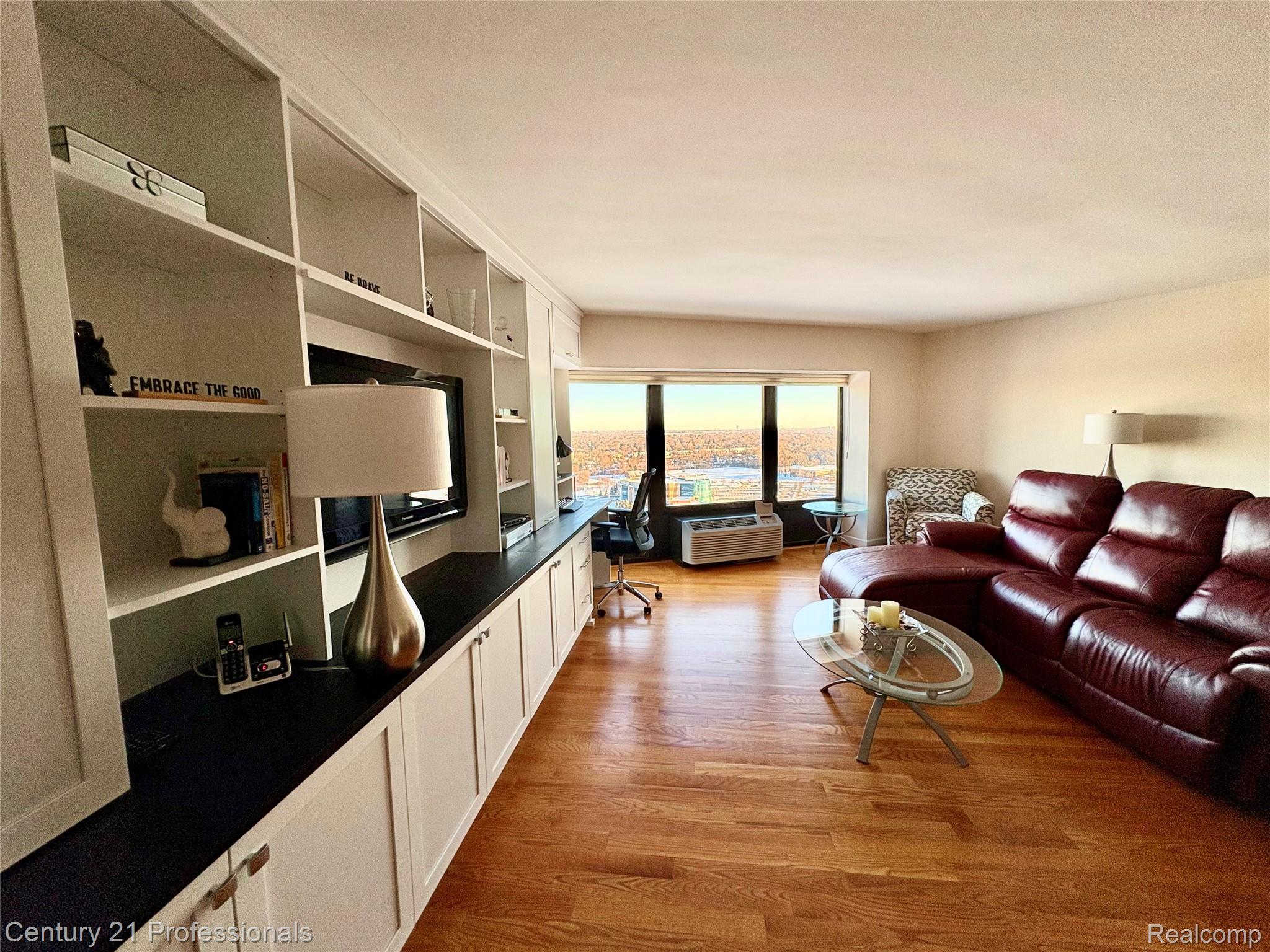 5000 Town Center 2305