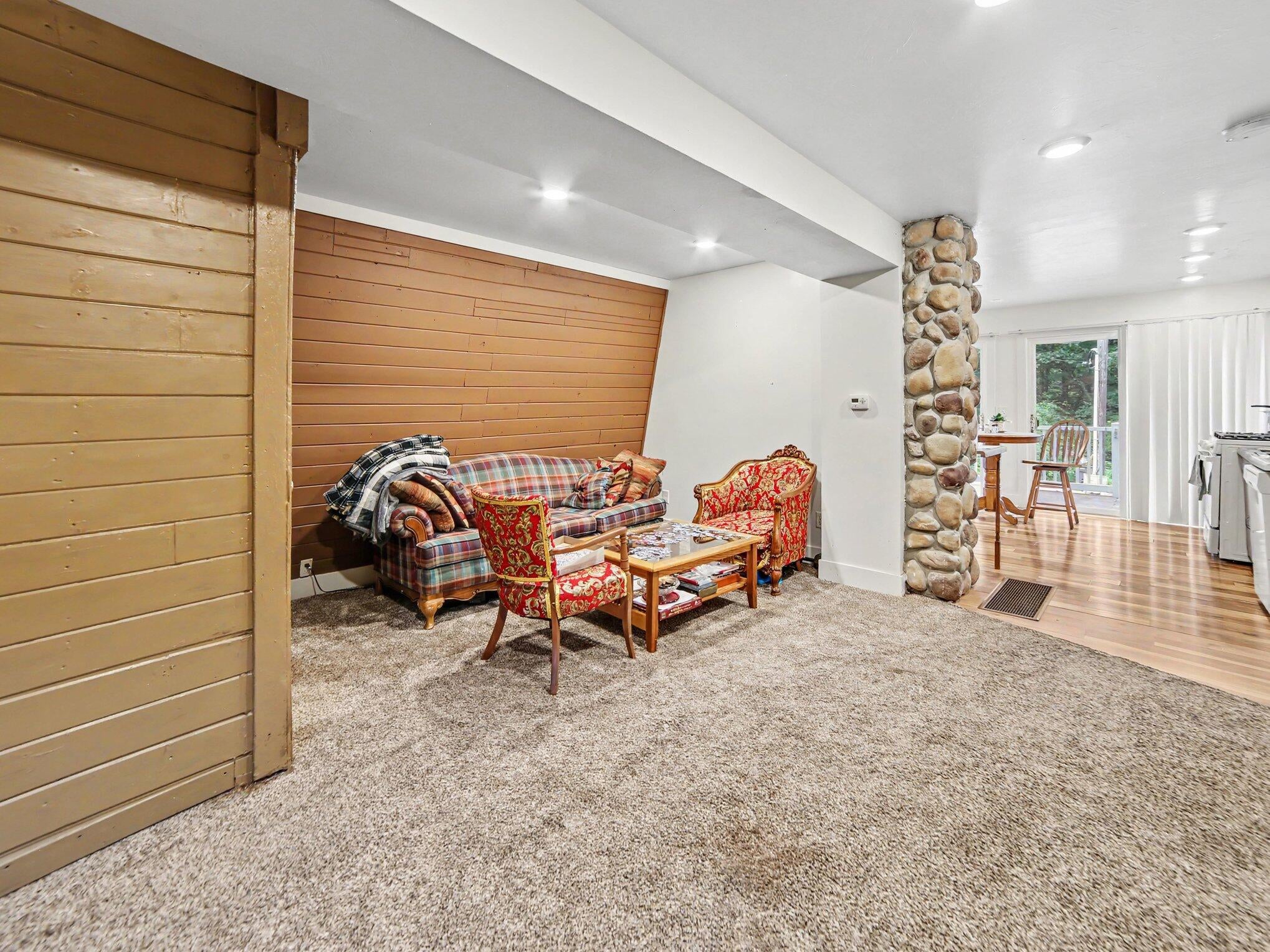 6859 Clover Road