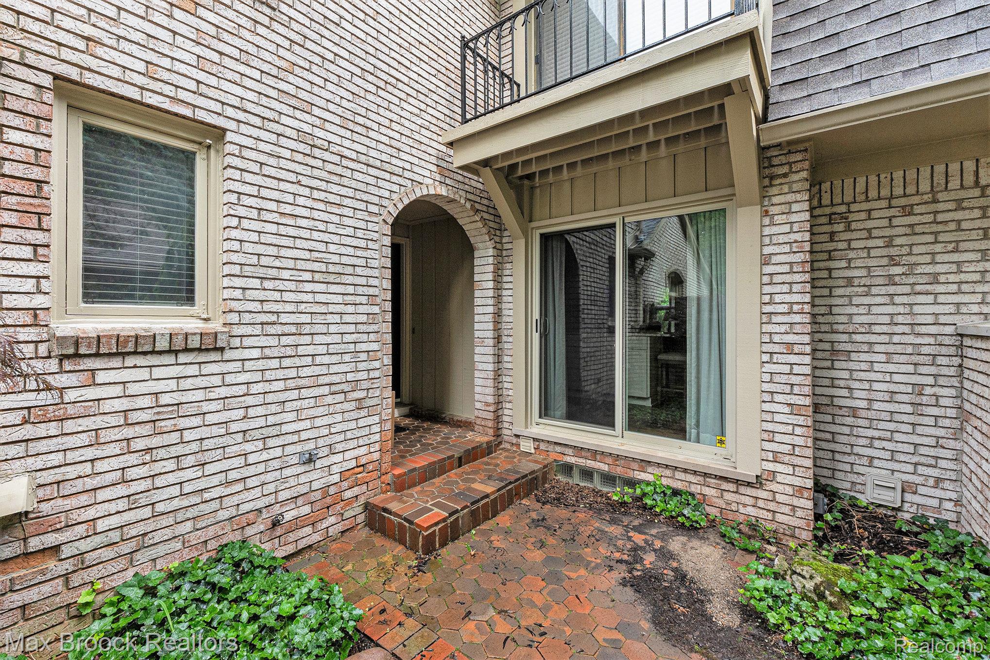 1337 Knollcrest Circle