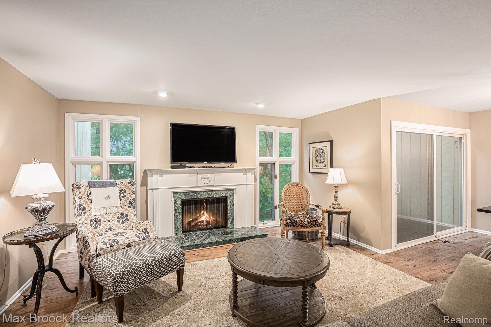1337 Knollcrest Circle