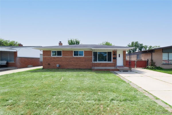 1575 W 13 MILE RD, MADISON HEIGHTS, MI 48071 - Image d45a6a70d44a06f3d271a4a3a3eb7c24/2653084814