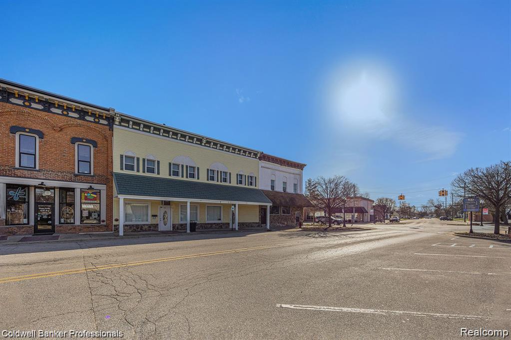 106 E 3RD Street