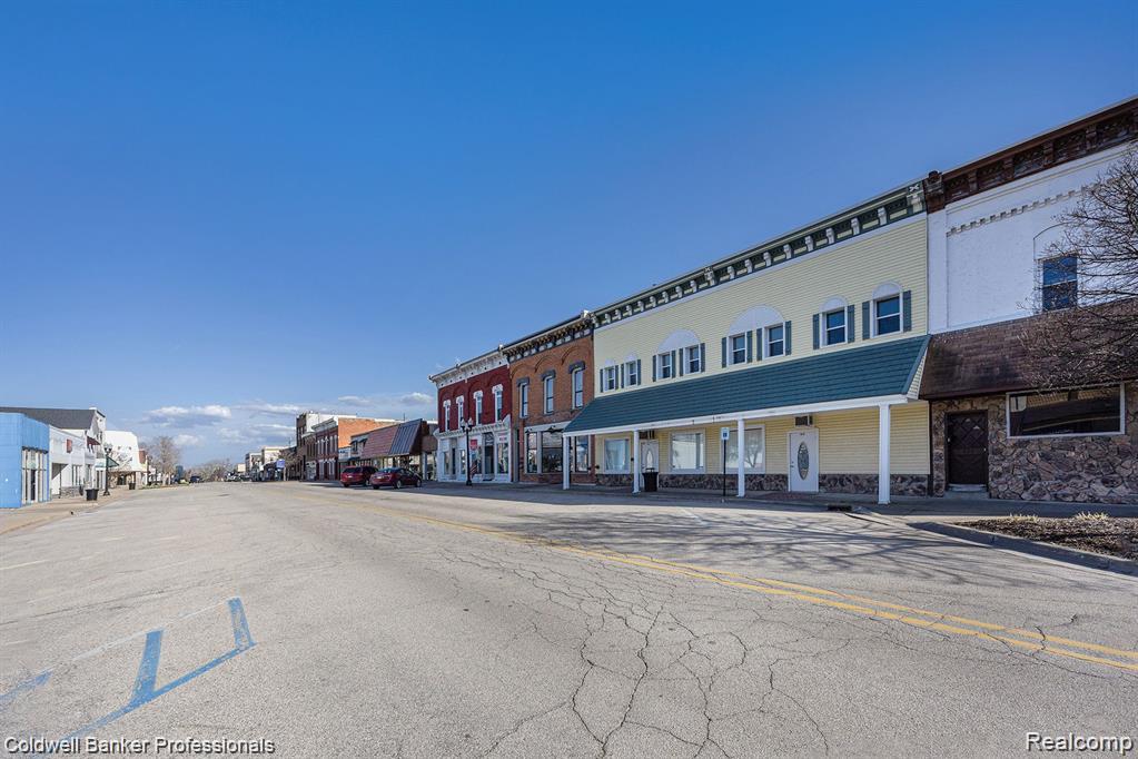 106 E 3RD Street