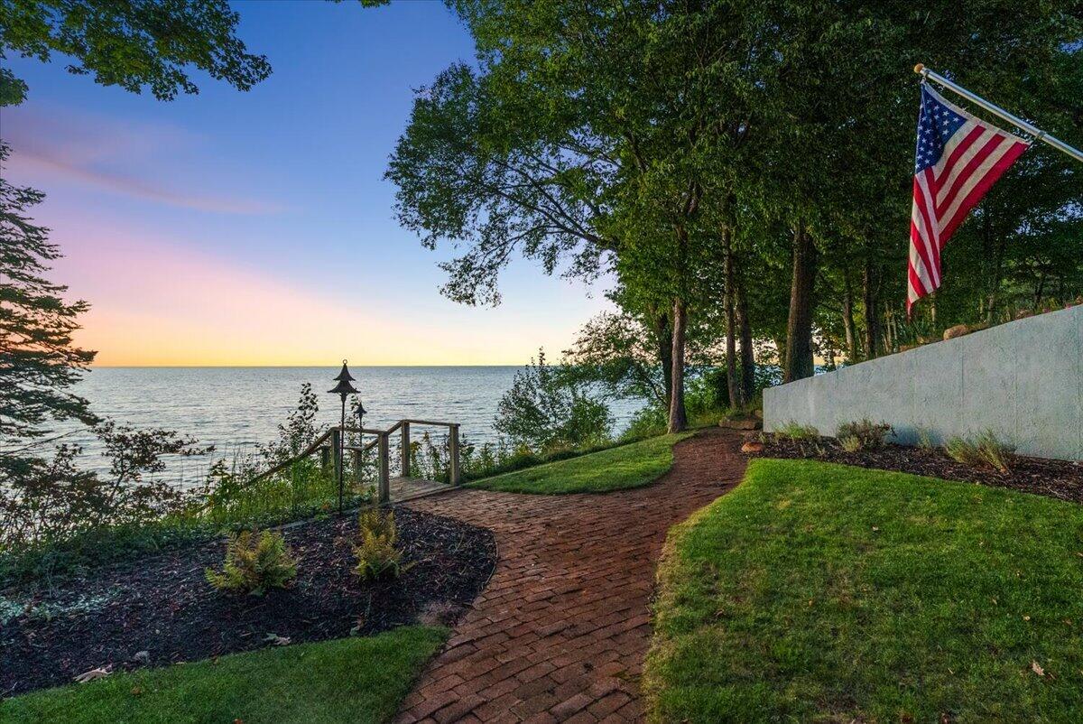 2230 Lakeshore Drive