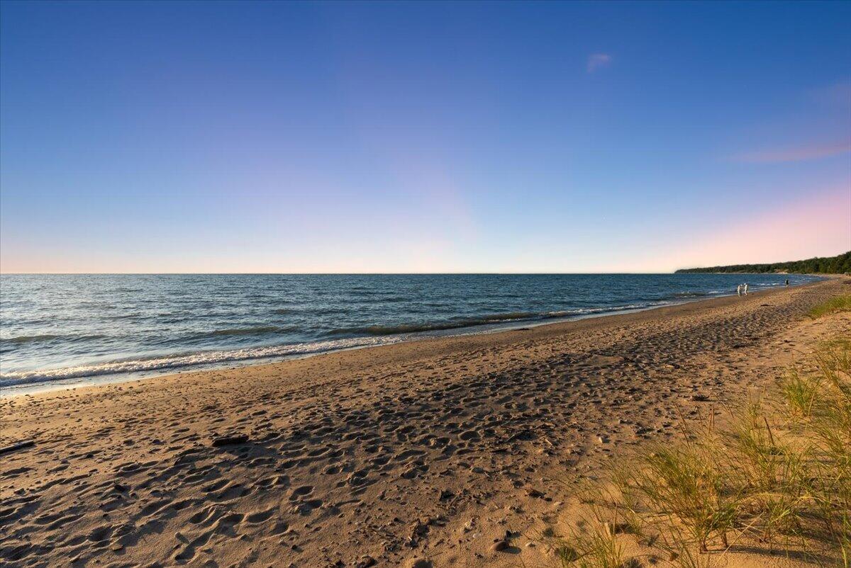 2230 Lakeshore Drive