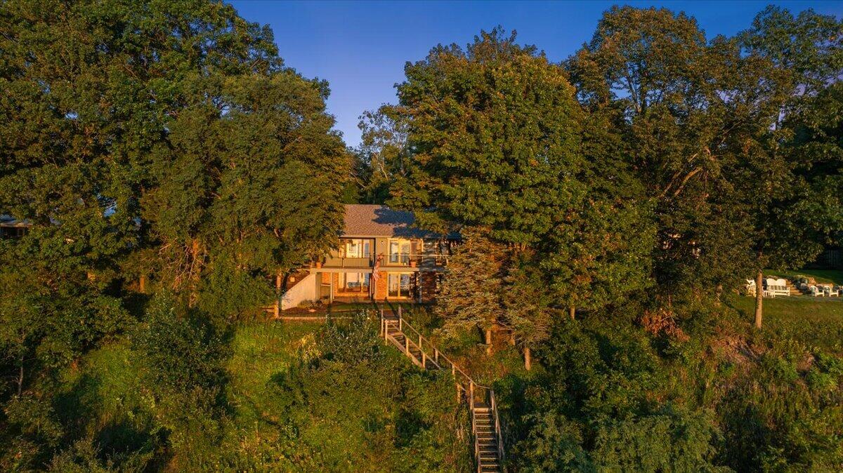 2230 Lakeshore Drive