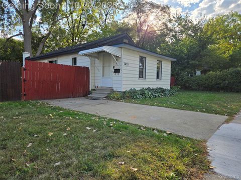 1470 E Pearl Avenue Hazel Park City MI 48030
