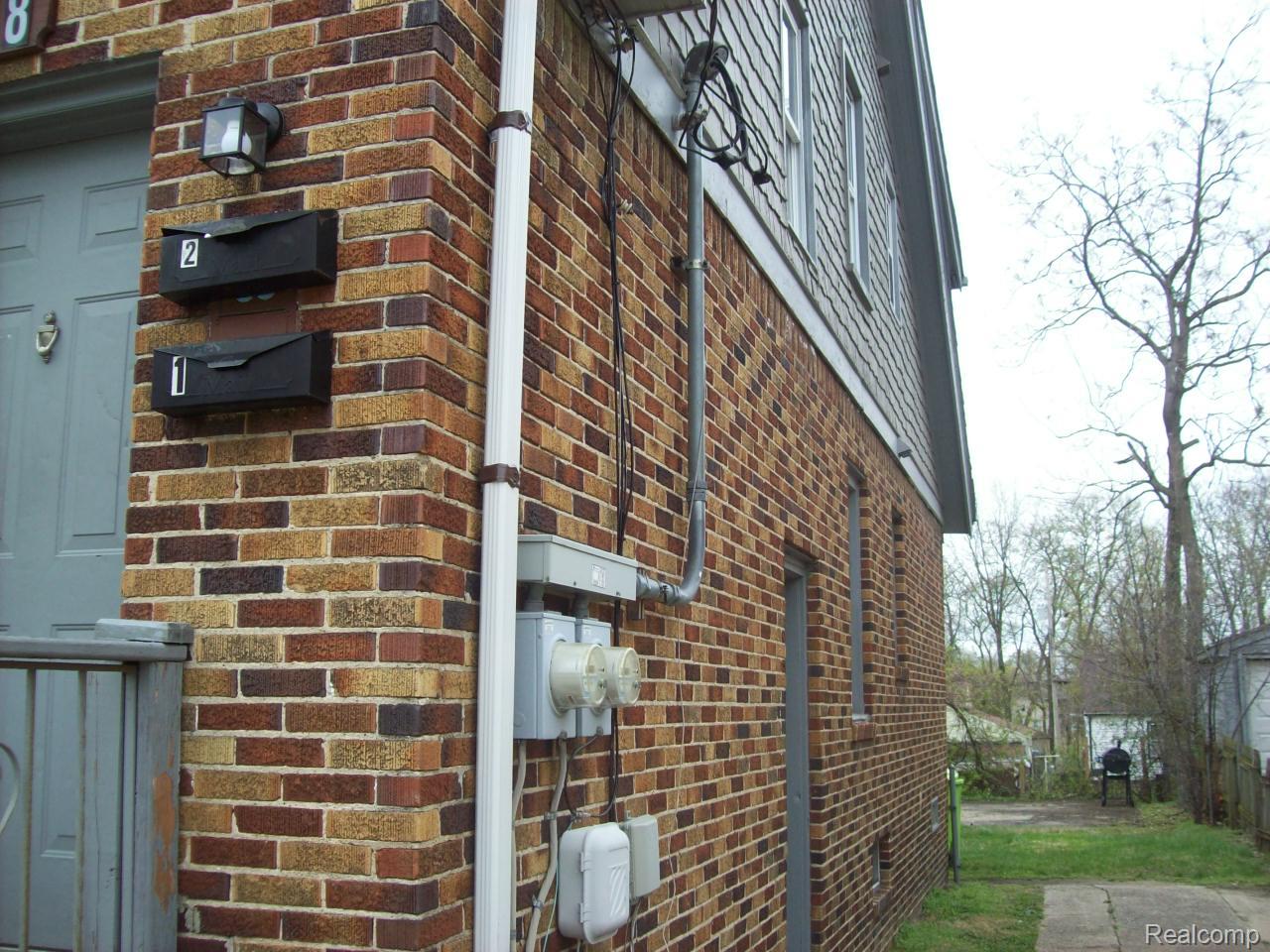 38 CADILLAC Street